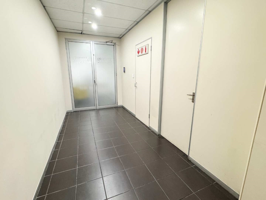 To Let Commercial Property for Rent in Mowbray Western Cape